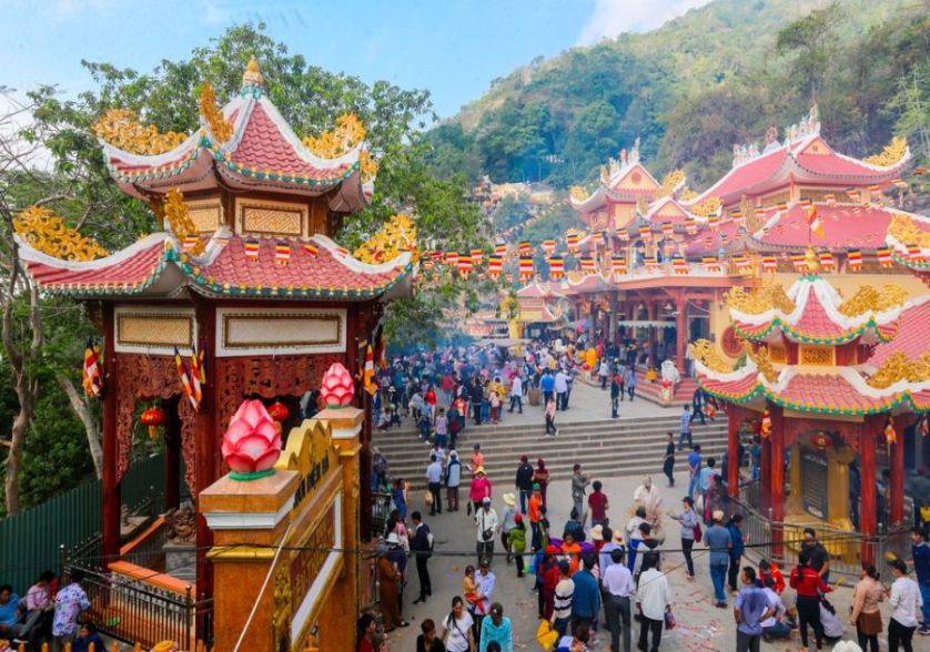 điện Bà Linh Sơn Thánh Mẫu